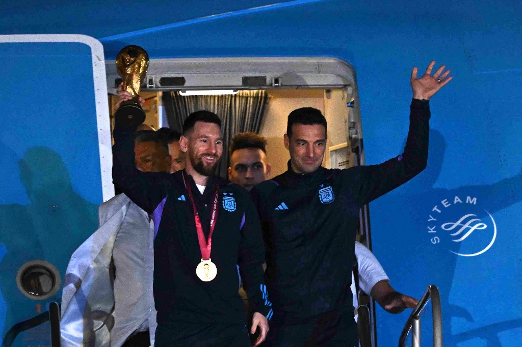 Huge crowds welcome home Messi, Argentina squad as heroes after World Cup  victory | The Times of Israel