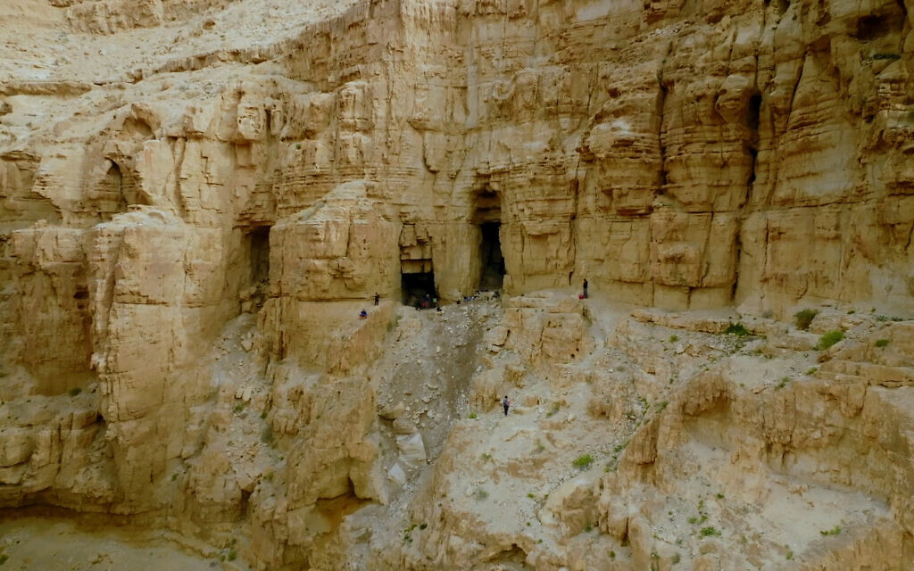 Wadi Muraba‘at near the Dead Sea. (Emil Aladjam, Israel Antiquities Authority)