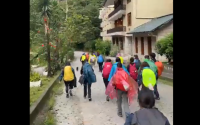 Israelis evacuating on foot from Aguas Calientes, amid deadly protests in Peru, December 17, 2022. (Facebook video screenshot: used in accordance with Clause 27a of the Copyright Law)