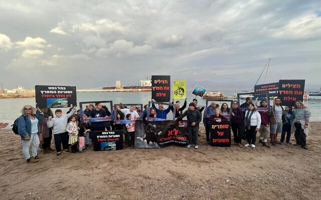 Environmental protesters in Eilat against the arrival of an oil tanker on December 26, 2022. (SPNI)