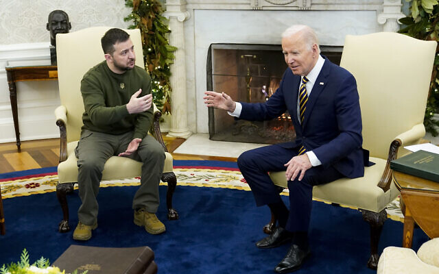 US President Joe Biden speaks with Ukrainian President Volodymyr Zelensky as they meet in the Oval Office of the White House, December 21, 2022, in Washington. (Patrick Semansky/AP)