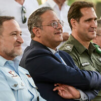 Head of the Otzma Yehudit party MK Itamar Ben Gvir (center) and Chief of Police Kobi Shabtai (left) attend a ceremony in memory of Sergeant Major Noam Raz of Israel Police's elite counterterror Yamam unit, in Mishmar Hashiva, November 14, 2022. (Sassoni/Flash90)