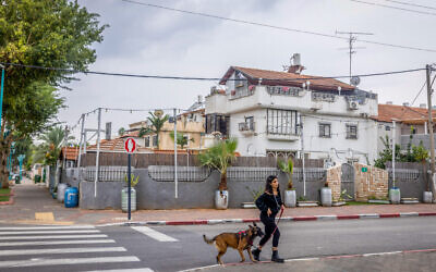 A view of a residential area in the central Israeli city of Lod, November 15, 2022. (Yossi Aloni/Flash90)
