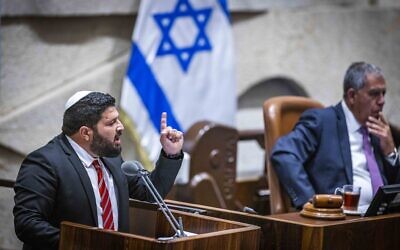 MK Almog Cohen (L) at the Knesset in Jerusalem, on November 22, 2022 (Olivier Fitoussi/Flash90)