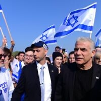 Prime Minister Yair Lapid and Yesh Atid activists protest against Likud party leader Benjamin Netanyahu and his expected government, in Tel Aviv, December 9, 2022. (Tomer Neuberg/Flash90)