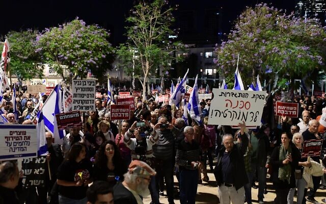 Israelis protest against the expected incoming government at a demonstration organized by the Movement for Quality Government, in Tel Aviv on December 17, 2022.  (Tomer Neuberg/Flash90)