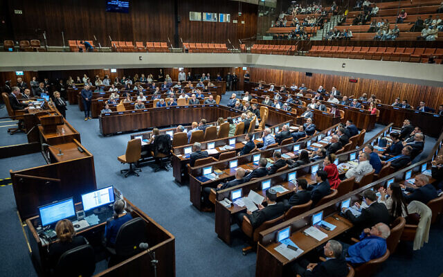 A vote in the plenum session at the assembly hall of the Knesset, the Israeli parliament in Jerusalem, on December 20, 2022. (Yonatan Sindel/Flash90)
