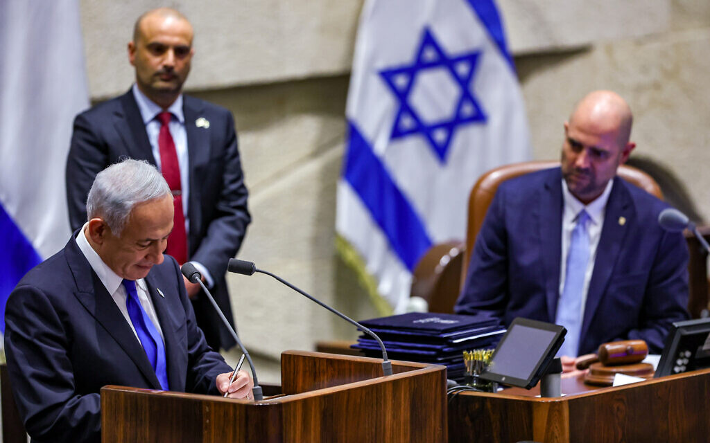 Benjamin Netanyahu swears in as prime minister, regaining power a year and a half after he was ousted, in the Knesset on December 29, 2022. (Yonatan Sindel/FLASH90)