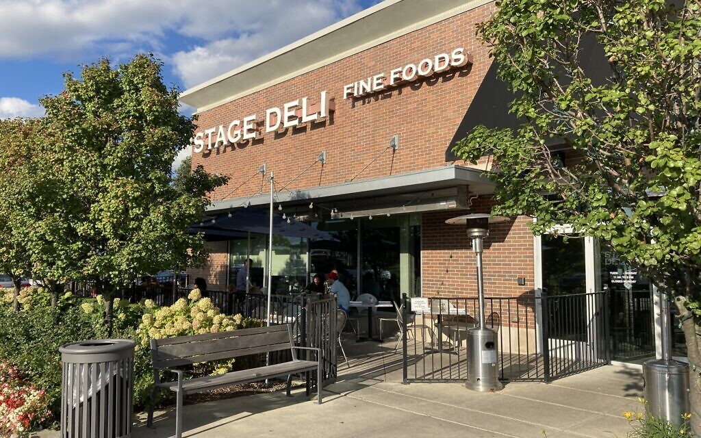 Exterior of the Stage Deli in West Bloomfield, Michigan, September 13, 2022. (Yaakov Schwartz/ Times of Israel)