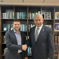 Likud party leader Benjain Netanyahu and Religious Zionism party leader Bezalel Smotrich sign a coalition deal in Jerusalem on December 1, 2022. (Likud)