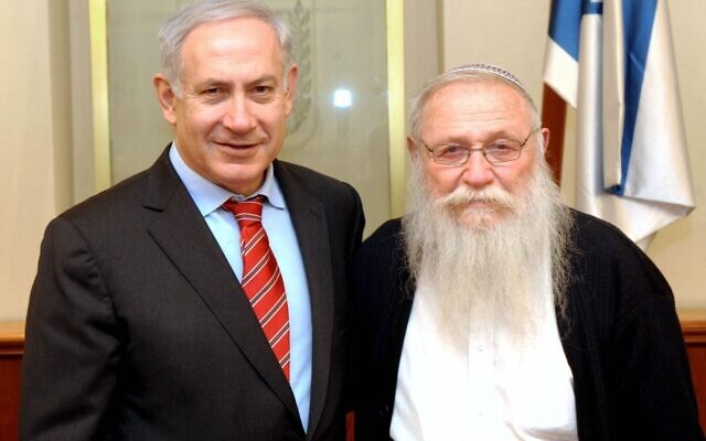 Benjamin Netanyahu, left, stands next to Rabbi Chaim Druckman. (GPO)