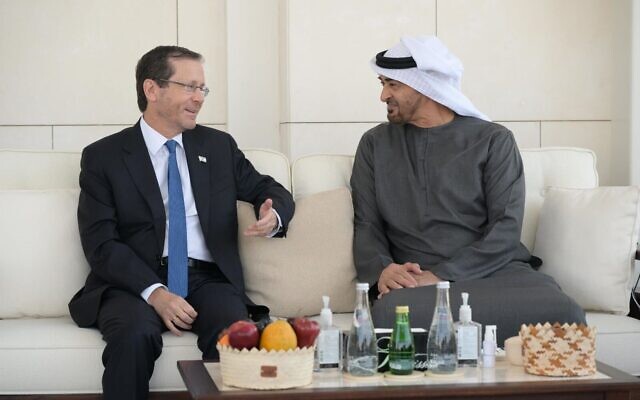 President Isaac Herzog (left) meets with UAE President Mohammed Bin Zayed in Abu Dhabi on December 5, 2022. (Amos Ben Gershom/GPO)