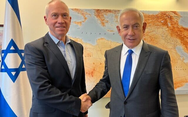 Incoming prime minister Benjamin Netanyahu (R) with his pick for defense minister Yoav Gallant on December 22, 2022 (Likud)