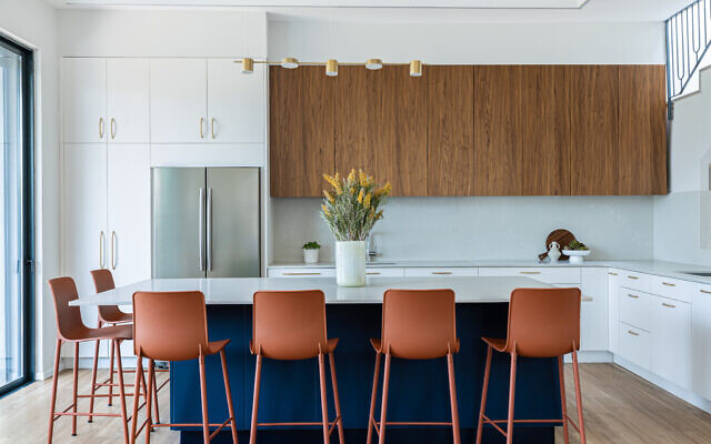 White and wood modern transitional kitchen designed by Alyssa Magid. (Idan Raveh)