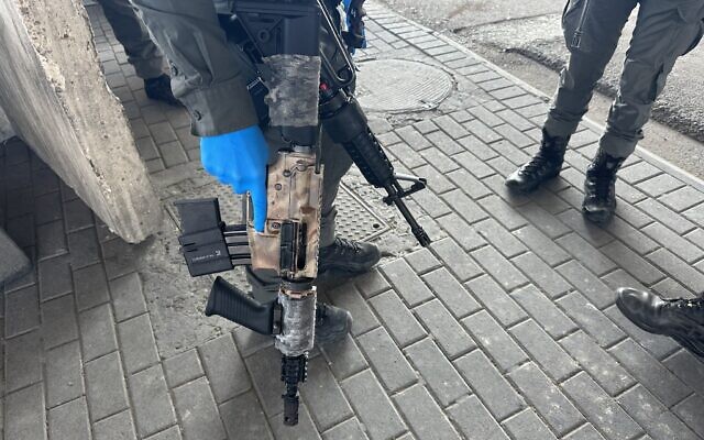 An M-16 weapon seized by Border Police at the Shuafat crossing on December 4, 2022. (Israel Police)
