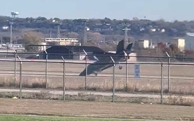 An F-35B jet crashes at the Naval Air Station Joint Reserve Base in Fort Worth, Texas, December 15, 2022. (Screenshot: Twitter)