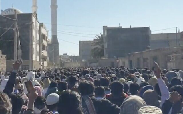A screen capture from video on social media showing protesters in Iran's southeastern city of Zahedan, December 16, 2022. (Twitter video screenshot: used in accordance with Clause 27a of the Copyright Law)