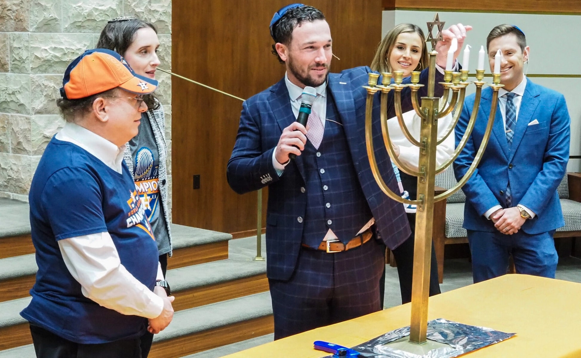 Houston Astros star Alex Bregman celebrates Hanukkah at local synagogue
