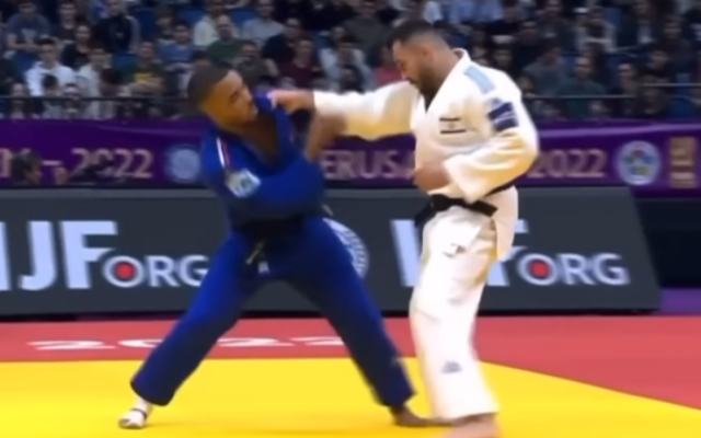 Israeli judoka Baruch Shmailov (right) during his match against French judoka Daikii Bouba at the Jodu Masters tournament in Jerusalem, December 20, 2022. (YouTube screenshot: used in accordance with Clause 27a of the Copyright Law)