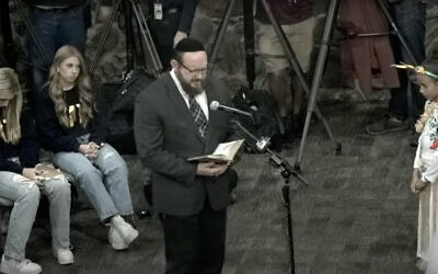 Mark Aaron Griffin, a Messianic "rabbi" awaiting trial on four counts of sexual assault, leads the opening prayer at Keller Independent School District's board meeting, December 12, 2022. (Screenshot via JTA, used in accordance with Clause 27a of the Copyright Law)