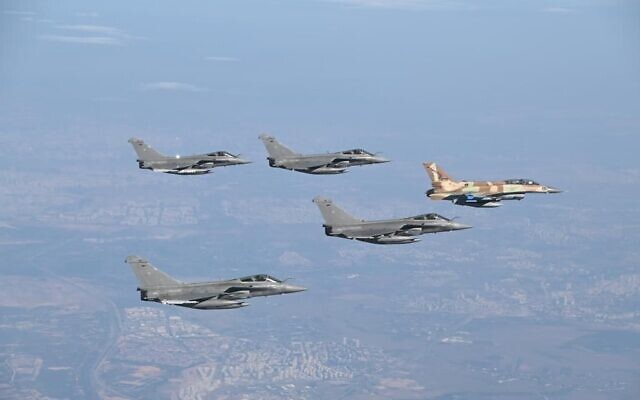 FASF Rafale fighter jets fly alongside an IAF F-16i aircraft over Israel during a drill, December 6, 2022. (Israel Defense Forces)