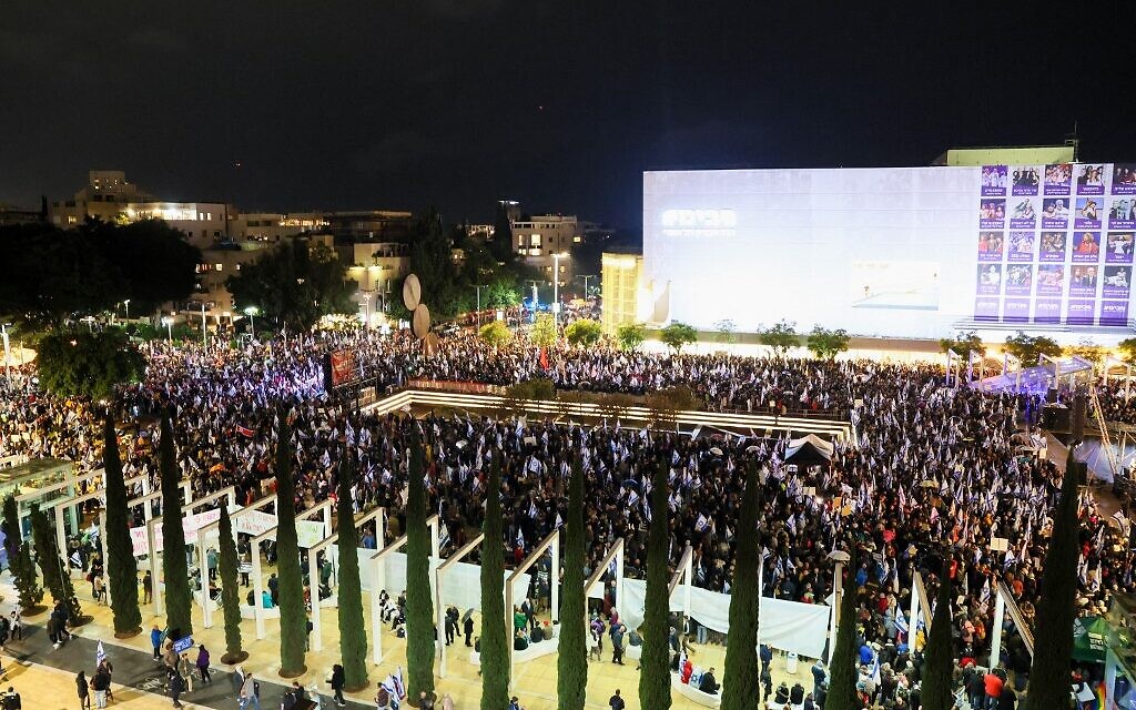 Israelis protest against Benjamin Netanyahu's government, in Tel Aviv, on January 14, 2023. (JACK GUEZ / AFP)