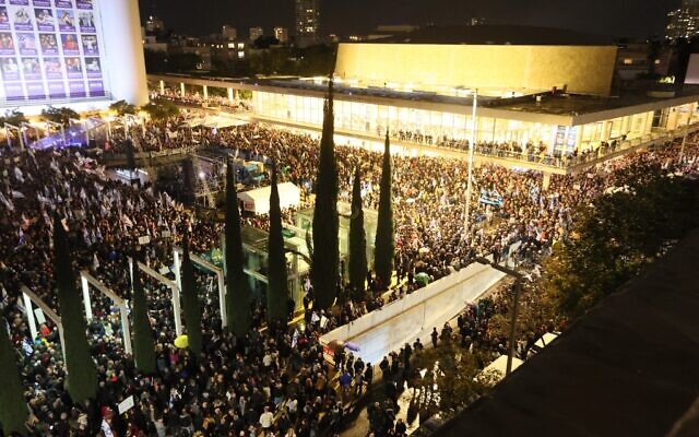 Israelis protest against Benjamin Netanyahu's government, in Tel Aviv, on January 14, 2023. (Jack Guez/AFP)