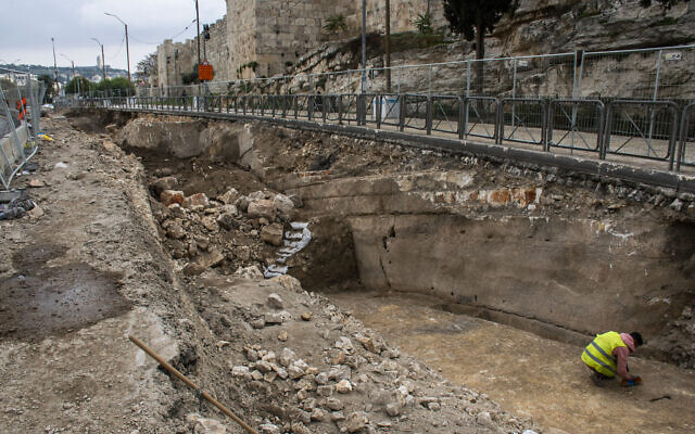Excavations along Sultan Suleiman Street in Jerusalem. (Yoli Schwartz/Israel Antiquities Authority)