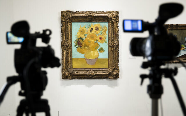Cameras are set to broadcast Vincent van Gogh's Sunflowers at the Philadelphia Museum of Art in Philadelphia, August 14, 2017. (AP Photo/Matt Rourke)
