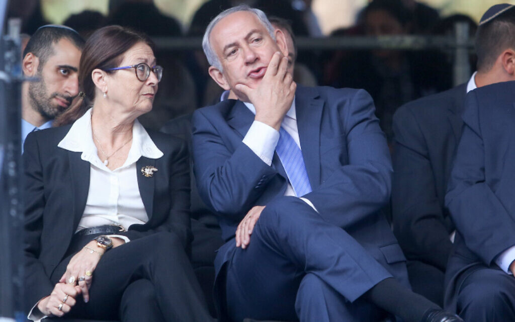 Prime Minister Benjamin Netanyahu (right) with Supreme Court President Justice Esther Hayut at a memorial service marking 22 years since the assassination of Yitzhak Rabin held at the Mount Herzl cemetery in Jerusalem, November 1, 2017. (Marc Israel Sellem/POOL)