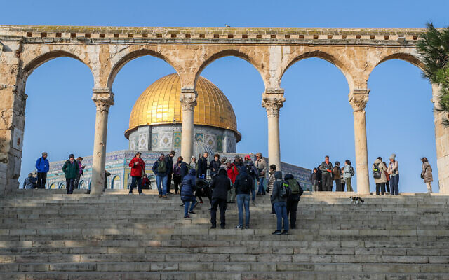 Visitors to the Temple Mount on January 3, 2023. (Jamal Awad/Flash90)