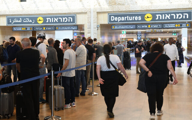 Passengers head to the departure gates at Ben Gurion International Airport, June 6, 2022. (Gili Yaari/Flash90)