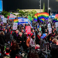 Protesters rally against the government's judicial reform plan at Habima Square in Tel Aviv, on January 7, 2023 (Avshalom Sassoni/Flash90)