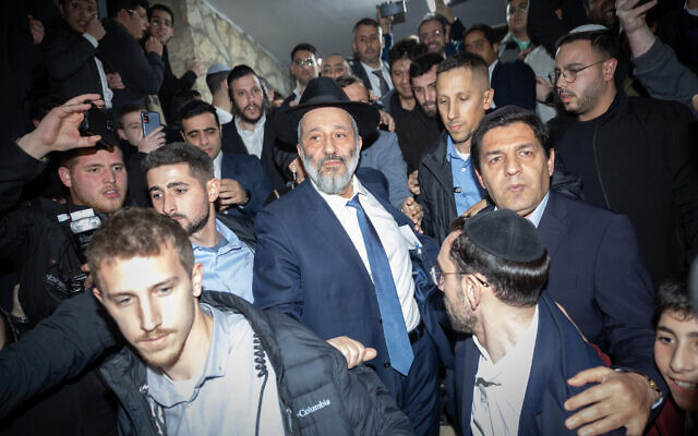 Netanyahu expected to dismiss Shas’s Deri during Sunday’s cabinet meeting