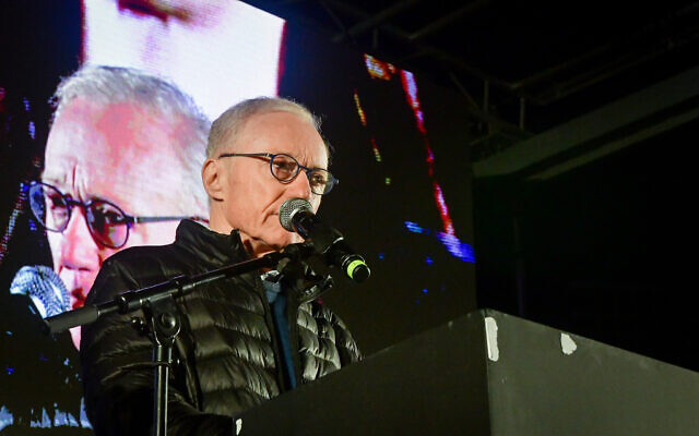 Author David Grossman speaks during a protest against the government's planned judicial overhaul, in Tel Aviv, January 21, 2023. (Avshalom Sassoni/Flash90)