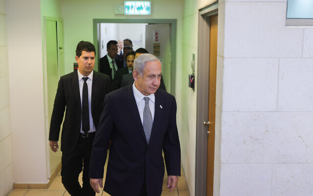 Prime Minister Benjamin Netanyahu arrives to testify in the lawsuit filed by Attorney David Shimron against attorney David Artzi, at the Rishon Lezion Magistrate's Court, January 23, 2023. (Moti Milrod)