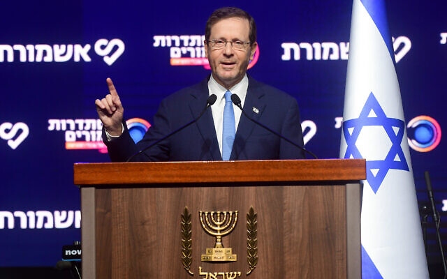 President Isaac Herzog addresses the Ashmoret education conference in Tel Aviv, January 24, 2023. (Avshalom Sassoni/Flash90)