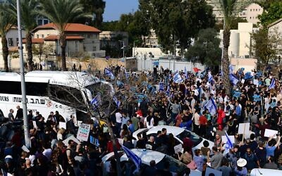 Tech workers block street to protest judicial overhaul, in Tel Aviv, on January 24, 2023 (Tomer Neuberg/Flash90)