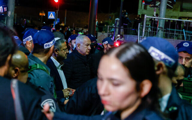 Prime Minister Benjamin Netanyahu at the scene of a deadly terror shooting attack in Neve Yaakov, Jerusalem, January 27, 2023. (Olivier Fitoussi/Flash90)