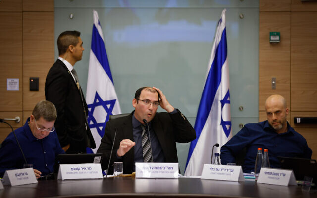 Chairman of the Knesset Constitution, Law and Justice Committee MK Simcha Rothman of the Religious Zionism party (center) with committee legal adviser Gur Blai (right) during a committee hearing, January 29, 2023. (Olivier Fitoussi/Flash90)