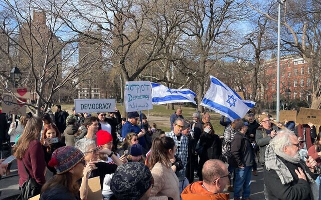 Israeli expats hold a demonstration in New York against the government's planned judicial overhaul, January 28, 2023. (Luke Tress/Times of Israel)