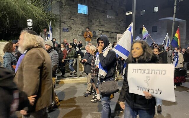 Protesters gather in Jerusalem against government judicial plans, January 28, 2023. (Jessica Steinberg/Times of Israel)
