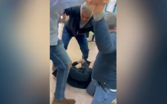 A screenshot taken from a video showing parents of a toddler assault a doctor at Soroka Medical Center in Beersheba over his refusal to expedite treatment for their son, January 16, 2023. (Twitter/Screenshot: used in accordance with Clause 27a of the Copyright Law)