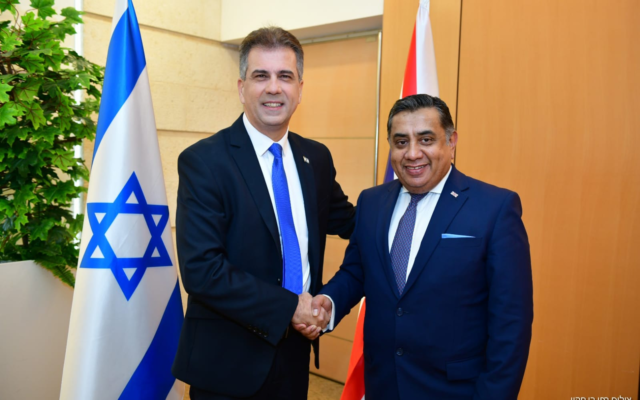 Foreign Minister Eli Cohen (L) meets with  Lord Tariq Ahmad, the UK minister for the Middle East region in Jerusalem on January 11, 2023 (Rafi Ben Hakoun/GPO)