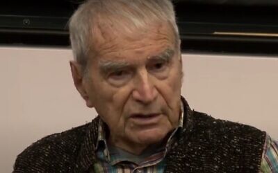 Bernard Kalb during an appearance at Montgomery College in 2015. (screen capture: YouTube)
