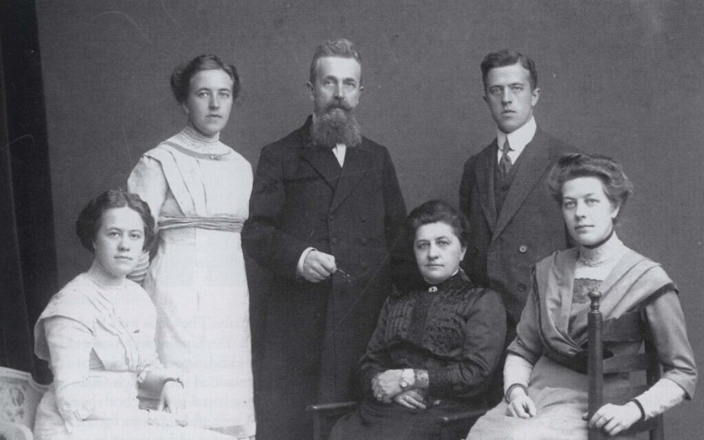 Ten Boom family, with Casper in the middle and Corrie at far left (public domain)