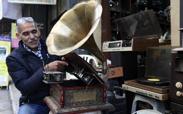 Vinyl, report participant store in Nablus preserves fading musical heritage