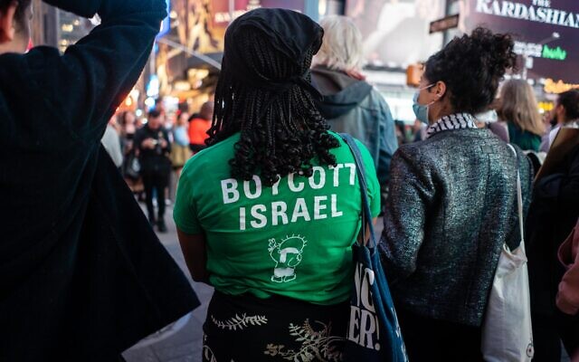 A BDS supporter at an anti-Israel protest in New York City, October 14, 2022. (Luke Tress/Times of Israel)
