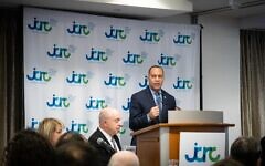 US House minority leader Hakeem Jeffries speaks to Jewish community leaders in New York City, February 5, 2023. (Luke Tress/Times of Israel)