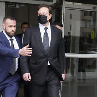 Elon Musk, center, leaves a federal courthouse in San Francisco, Feb. 3, 2023 (AP Photo/Jeff Chiu)